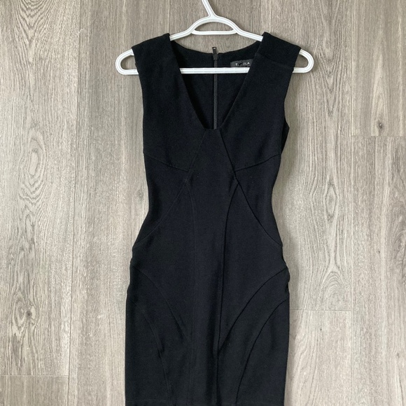 Aritzia little black dress - Picture 1 of 3